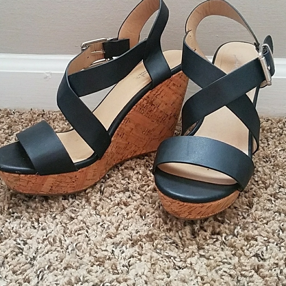 !!black wedges !! Excellent condition!